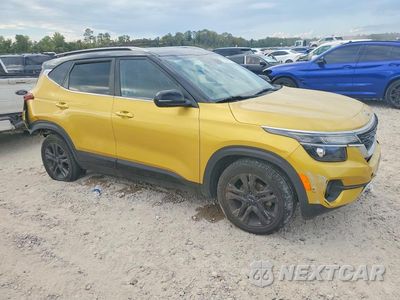 Czwarte zdjęcie samochodu z boku: 2021 KIA SELTOS S VIN:KNDEU2AA1M7112347 - miniatura