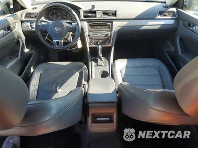Zdjęcie 8 z 13 samochodu: 2015 VOLKSWAGEN PASSAT S VIN:1VWAT7A33FC040817 - miniatura