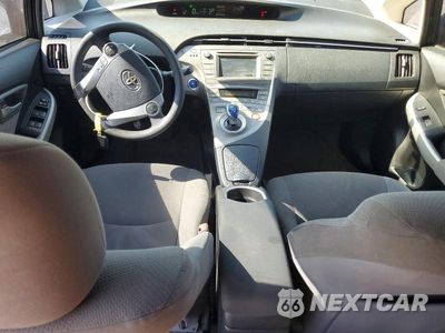 Zdjęcie 8 z 12 samochodu: 2012 TOYOTA PRIUS THREE VIN:JTDKN3DU5C1580840 - miniatura