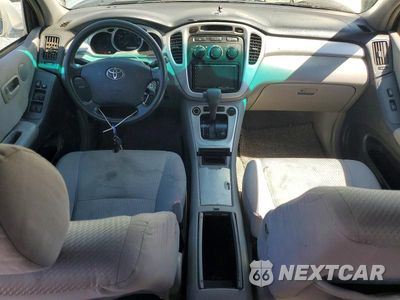 Zdjęcie 8 z 13 samochodu: 2005 TOYOTA HIGHLANDER BASE VIN:JTEGP21A250066372 - miniatura