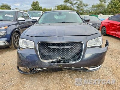 Piąte zdjęcie samochodu w środku: 2016 CHRYSLER 300 LIMITED VIN:2C3CCARG0GH190838 - miniatura