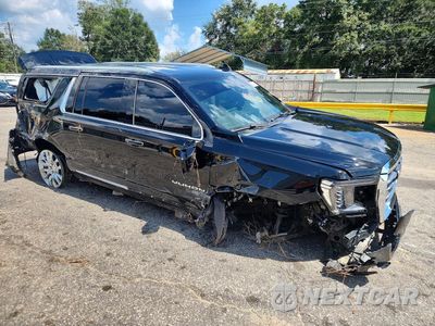 Czwarte zdjęcie samochodu z boku: 2021 GMC YUKON XL C1500 SLT VIN:1GKS1GKDXMR393963 - miniatura