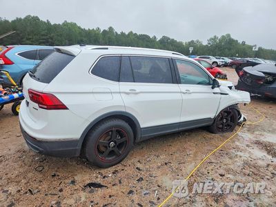 Trzecie zdjęcie samochodu z tyłu: 2022 VOLKSWAGEN TIGUAN SE VIN:3VV2B7AXXNM047940 - miniatura