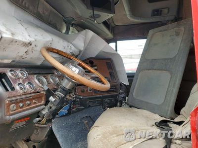 Zdjęcie 7 z 12 samochodu: 2004 FREIGHTLINER FLD132 SEMI TRUCK VIN:1FUJAPCK64DM29366 - miniatura