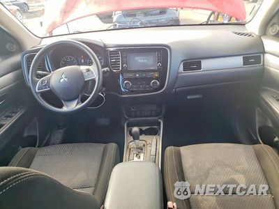 Zdjęcie 8 z 13 samochodu: 2018 MITSUBISHI OUTLANDER SE VIN:JA4AZ3A3XJZ056698 - miniatura