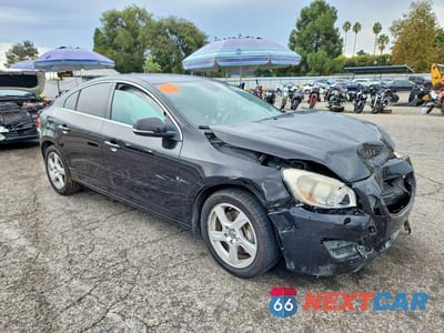 Czwarte zdjęcie samochodu z boku: 2013 VOLVO S60 T5 VIN:YV1612FH8D2221530 - miniatura