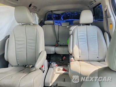 Zdjęcie 10 z 13 samochodu: 2014 TOYOTA SIENNA XLE 8-PASSENGER VIN:5TDYK3DC7ES433502 - miniatura