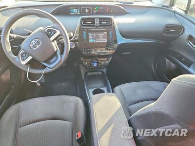 Zdjęcie 8 z 12 samochodu: 2016 TOYOTA PRIUS TWO VIN:JTDKBRFU1G3021028 - miniatura