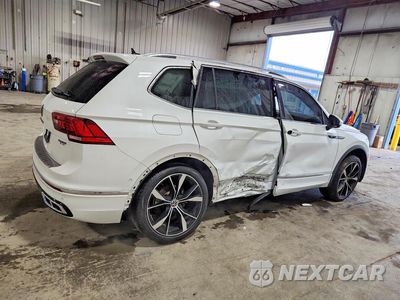 Trzecie zdjęcie samochodu z tyłu: 2022 VOLKSWAGEN TIGUAN SEL R-LINE VIN:3VV4B7AX1NM003267 - miniatura
