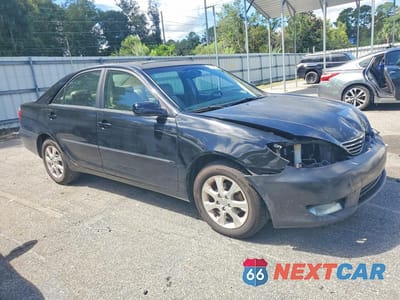 Czwarte zdjęcie samochodu z boku: 2005 TOYOTA CAMRY XLE VIN:4T1BE32KX5U385721 - miniatura