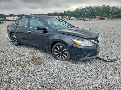 Czwarte zdjęcie samochodu z boku: 2018 NISSAN ALTIMA 2.5 SV VIN:1N4AL3AP3JC121555 - miniatura
