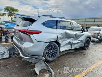 Trzecie zdjęcie samochodu z tyłu: 2023 TOYOTA HIGHLANDER XSE VIN:5TDKDRBH4PS511268 - miniatura