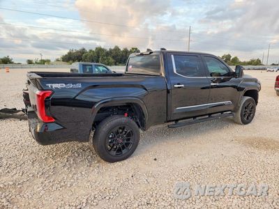 Trzecie zdjęcie samochodu z tyłu: 2025 TOYOTA TUNDRA 1794 EDITION VIN:5TFMA5EC8SX045521 - miniatura
