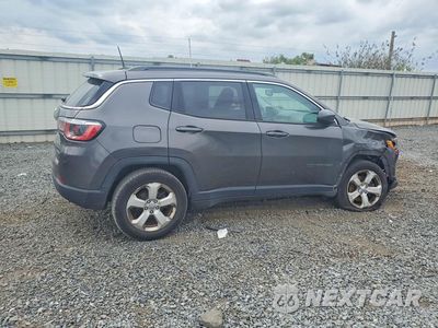 Trzecie zdjęcie samochodu z tyłu: 2019 JEEP COMPASS LATITUDE VIN:3C4NJDBBXKT801159 - miniatura