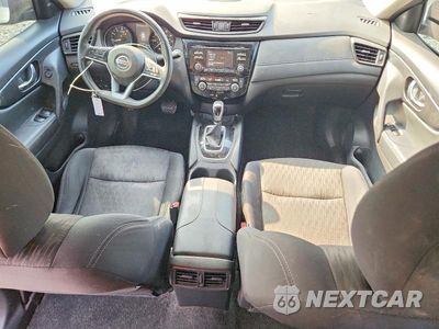 Zdjęcie 8 z 13 samochodu: 2017 NISSAN ROGUE SV VIN:5N1AT2MV1HC758531 - miniatura