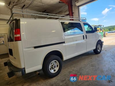 Trzecie zdjęcie samochodu z tyłu: 2017 GMC SAVANA G2500 VIN:1GTW7AFF8H1915630 - miniatura