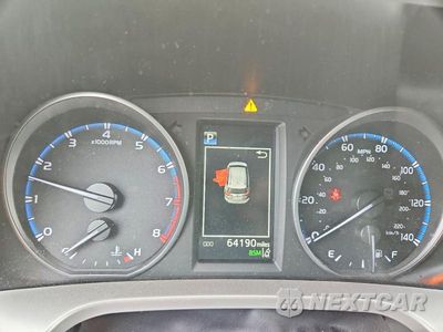 Zdjęcie 9 z 14 samochodu: 2018 TOYOTA RAV4 XLE VIN:JTMRFREV0JD253621 - miniatura