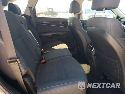 Zdjęcie 11 z 13 samochodu: 2018 KIA SORENTO L VIN:5XYPG4A33JG425783 - miniatura