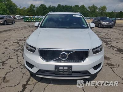 Piąte zdjęcie samochodu w środku: 2020 VOLVO XC40 T5 MOMENTUM VIN:YV4162UK2L2179657 - miniatura