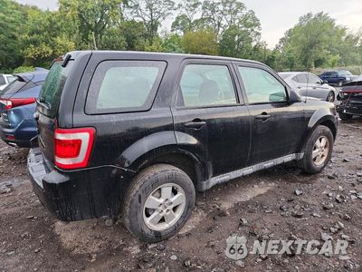 Trzecie zdjęcie samochodu z tyłu: 2010 FORD ESCAPE XLS VIN:1FMCU9C74AKB41878 - miniatura