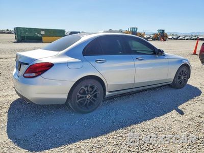 Trzecie zdjęcie samochodu z tyłu: 2018 MERCEDES-BENZ C 300 4MATIC VIN:55SWF4KB4JU248803 - miniatura