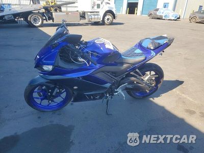 Trzecie zdjęcie samochodu z tyłu: 2023 YAMAHA YZFR3 A VIN:MH3RH18YXPK010826 - miniatura