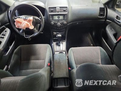 Zdjęcie 8 z 13 samochodu: 2004 HONDA ACCORD LX VIN:1HGCM56354A038180 - miniatura