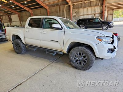 Czwarte zdjęcie samochodu z boku: 2023 TOYOTA TACOMA SR5 V6 VIN:3TMAZ5CNXPM208490 - miniatura