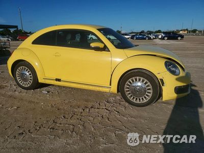 Czwarte zdjęcie samochodu z boku: 2014 VOLKSWAGEN BEETLE VIN:3VWJX7AT6EM628938 - miniatura