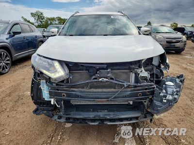 Piąte zdjęcie samochodu w środku: 2017 NISSAN ROGUE SV VIN:KNMAT2MV4HP609060 - miniatura