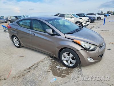 Czwarte zdjęcie samochodu z boku: 2012 HYUNDAI ELANTRA GLS VIN:5NPDH4AEXCH120097 - miniatura