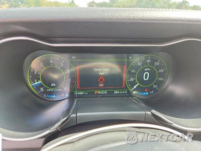 Zdjęcie 9 z 13 samochodu: 2018 FORD MUSTANG VIN:1FA6P8TH2J5179027 - miniatura