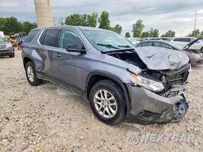 Czwarte zdjęcie samochodu z boku: 2019 CHEVROLET TRAVERSE LS VIN:1GNERFKW0KJ232750 - miniatura