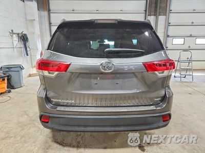 Zdjęcie 6 z 13 samochodu: 2018 TOYOTA HIGHLANDER LE VIN:5TDBZRFH7JS494050 - miniatura