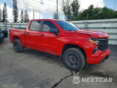 Czwarte zdjęcie samochodu z boku: 2025 CHEVROLET SILVERADO K1500 CUSTOM VIN:3GCPKBEK0SG373732 - miniatura