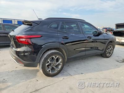 Trzecie zdjęcie samochodu z tyłu: 2026 CHEVROLET TRAX 1LT VIN:KL77LHEPXTC003949 - miniatura