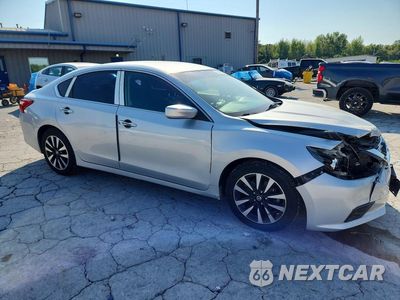 Czwarte zdjęcie samochodu z boku: 2018 NISSAN ALTIMA 2.5 SV VIN:1N4AL3AP5JC234830 - miniatura