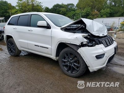 Czwarte zdjęcie samochodu z boku: 2021 JEEP GRAND CHEROKEE LAREDO VIN:1C4RJFAG2MC810186 - miniatura