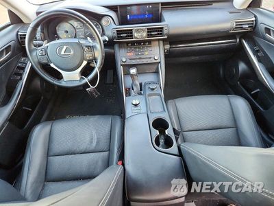 Zdjęcie 8 z 12 samochodu: 2019 LEXUS IS 300 VIN:JTHBA1D21K5085653 - miniatura
