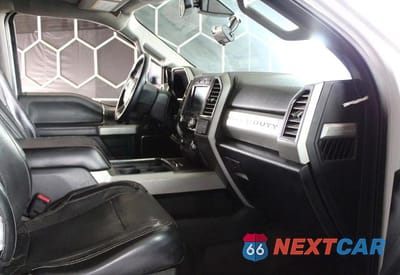 Piąte zdjęcie samochodu w środku: 2017 FORD F350 SUPER DUTY VIN:1FT8W3BT4HEC09024 - miniatura