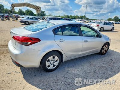 Trzecie zdjęcie samochodu z tyłu: 2017 KIA FORTE LX VIN:3KPFK4A77HE118878 - miniatura