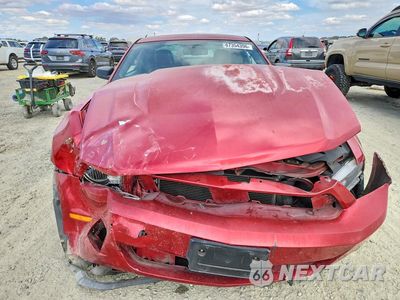 Piąte zdjęcie samochodu w środku: 2010 FORD MUSTANG VIN:1ZVBP8AN9A5108230 - miniatura