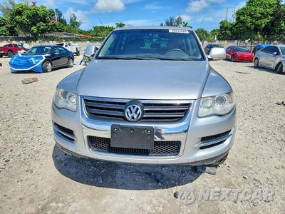 Piąte zdjęcie samochodu w środku: 2010 VOLKSWAGEN TOUAREG V6 VIN:WVGBF7A96AD003553 - miniatura