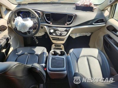 Zdjęcie 8 z 13 samochodu: 2024 CHRYSLER PACIFICA TOURING L VIN:2C4RC1BG5RR159307 - miniatura