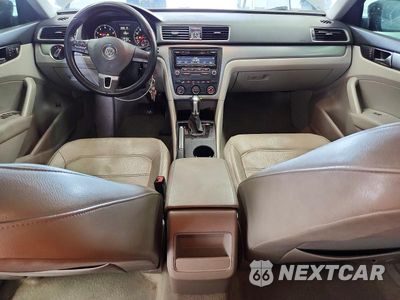 Zdjęcie 8 z 12 samochodu: 2014 VOLKSWAGEN PASSAT S VIN:1VWAP7A35EC002458 - miniatura