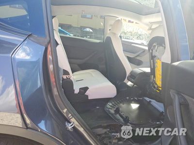 Zdjęcie 11 z 14 samochodu: 2022 TESLA MODEL Y VIN:7SAYGAEE9NF539284 - miniatura
