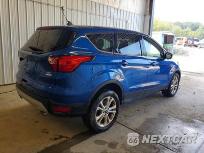 Trzecie zdjęcie samochodu z tyłu: 2019 FORD ESCAPE SE VIN:1FMCU0GD7KUA93441 - miniatura