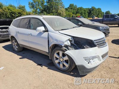 Czwarte zdjęcie samochodu z boku: 2017 CHEVROLET TRAVERSE LT VIN:1GNKVGKD0HJ103452 - miniatura