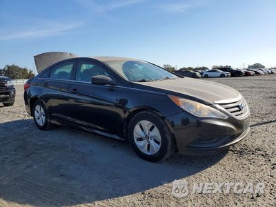 Czwarte zdjęcie samochodu z boku: 2014 HYUNDAI SONATA GLS VIN:5NPEB4AC6EH807701 - miniatura