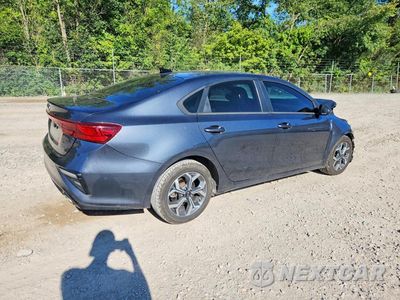 Trzecie zdjęcie samochodu z tyłu: 2021 KIA FORTE LXS VIN:3KPF24AD9ME380367 - miniatura